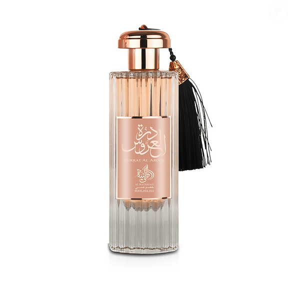 Durrat Al Aroos (Al Wataniah) - 85ml | R$ 299,00 - conhecido como "a pérola da noiva", o Durrat Al Aroos, da Al Wataniah, é uma fragrância que aposta na feminilidade clássica com um toque contemporâneo