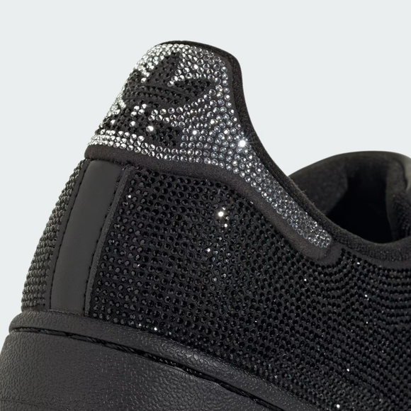 Chamativo, sofisticado e nada discreto: novo tênis da Adidas que coincide com o lançamento da cinebiografia de Michael Jackson promete ser um dos lançamentos mais comentados do ano