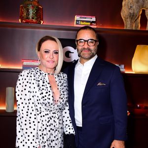 Ana Maria Braga publicou fotos ao lado do atual namorado, Fábio Arruda