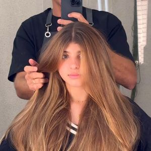 Sofia, filha de Grazi Massafera e Cauã Reymond, renovou o visual nesta quarta-feira (21)