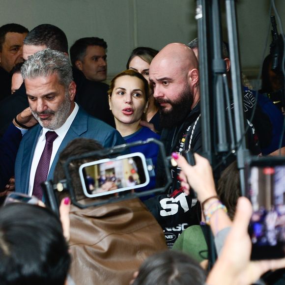 As investigações apontam que valores milionários eram distribuídos por meio de contas bancárias de terceiros e empresas associadas aos investigados, conforme análises financeiras realizadas pelas autoridades paulistas