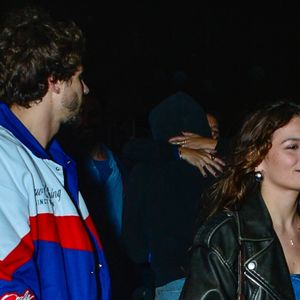 Irmã de Bruna Marquezine, Luana Marquezine aparece é flagrada em clima de intimidade com ex-'Malhação' no The Town e gera rumores de affair