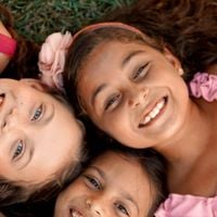 O que distingue os pais das crianças mais felizes das demais são quatro hábitos. Com eles, ensinam inteligência emocional aos seus filhos