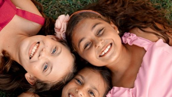 O que distingue os pais das crianças mais felizes das demais são quatro hábitos. Com eles, ensinam inteligência emocional aos seus filhos