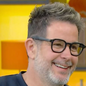 Murilo Benício cortou so cabelos para o final de Ferette em 'Três Graças; ator mostrou visual no programa de Ana Maria Braga