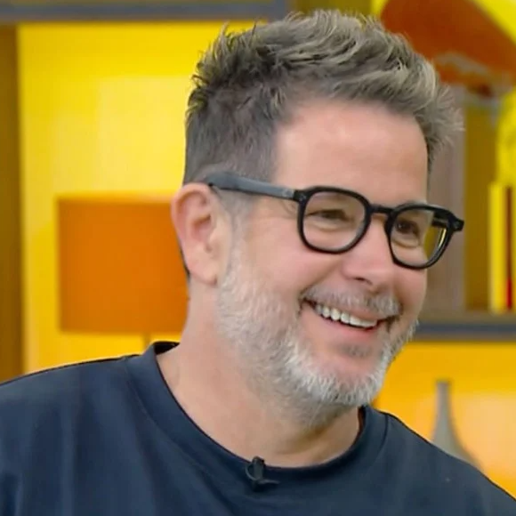 Murilo Benício cortou so cabelos para o final de Ferette em 'Três Graças; ator mostrou visual no programa de Ana Maria Braga