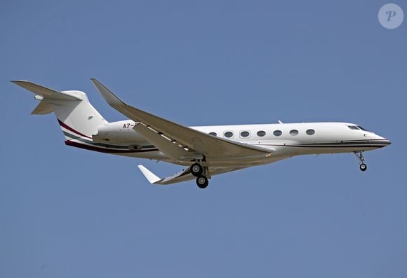 Jatinho de Kim Kardashian conta com quarto, cozinha equipada e estrutura comparável a hotéis de luxo