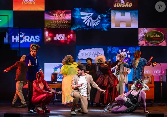 'Espelho Mágico - O musical' dialoga tanto com o público apaixonado por televisão quanto com quem não domina profundamente a história da Globo.