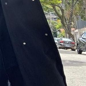Os sapatos em formato de bolsa usados por Gkay arrancaram elogios de famosos 
