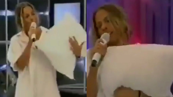 'Achei que ia levar bronca': há 20 anos, Adriane Galisteu desafiou Silvio Santos ao vivo e chocou o SBT ao aparecer de pijama em programa