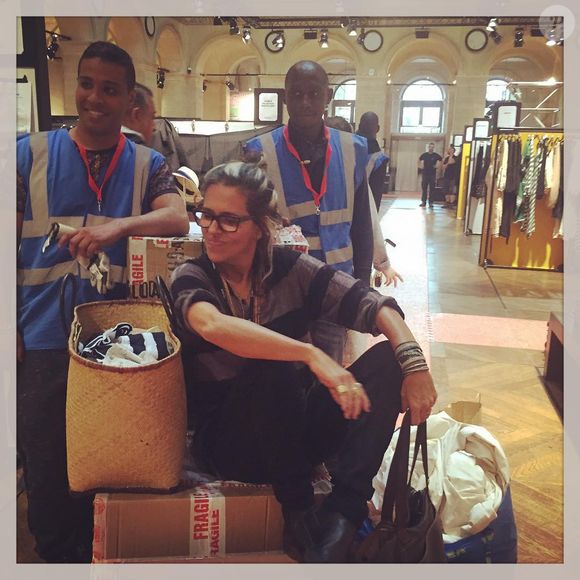 Gilda Midani pediu referências de cor e shape e recebeu tudo de forma minuciosa, pintado à mão por Maria Bethânia