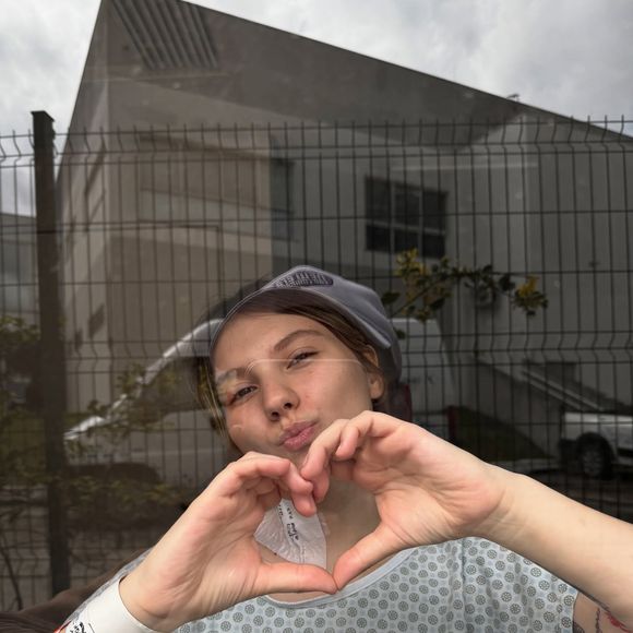 Isabel Veloso passou por transplante de medula em outubro de 2025 e em dezembro voltou a ser internada na UTI