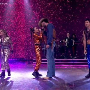 Wanessa Camargo, Luan Pereira e outros artistas cantaram juntos o hit 'É o amor'