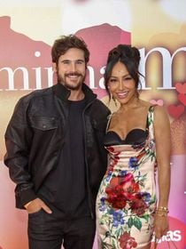 Sabrina Sato usa vestido tubinho Dolce & Gabanna de R$ 22 mil ao lançar reality show. Aos detalhes do look!