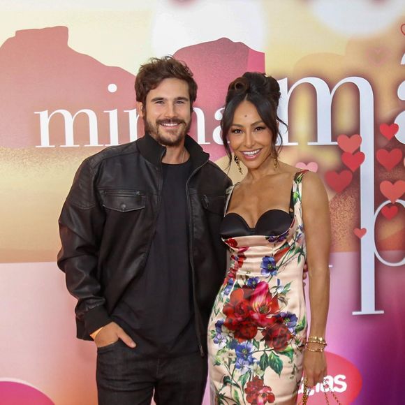 Sabrina Sato usa vestido tubinho Dolce & Gabanna de R$ 22 mil ao lançar reality show. Aos detalhes do look!