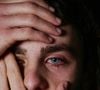 Uma das frases mais marcantes de Carl Jung propõe uma reflexão profunda: a transformação pessoal não acontece pela perfeição, mas pela consciência das próprias vulnerabilidades