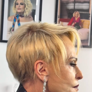 Do outro lado e na nuca, Ana Maria Braga apostou em um corte mais curto e repicado