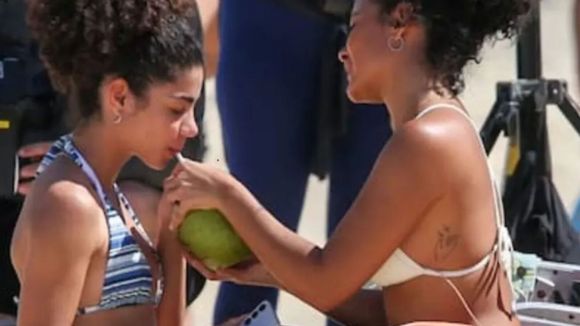 Erro bobo em 'Vale Tudo' na relação entre Maria de Fátima e Ana Clara é corrigido às pressas pela autora, Manuela Dias; entenda o caso