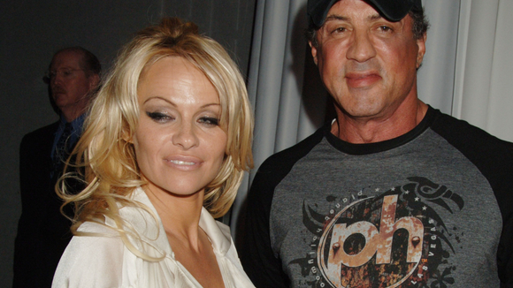 Pamela Anderson se manifesta sobre oferta milionária de Sylvester Stallone para ser sua 'garota nº1': 'Como poderia...'
