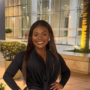 A decisão de Thais Carla recebeu apoio de diversas personalidades, incluindo a cantora Jojo Todynho, que também passou por uma cirurgia bariátrica em 2023. Jojo elogiou a coragem de Thais e destacou a importância de cuidar da saúde com amor e carinho.