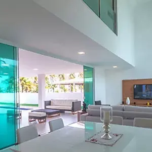 Mansão onde Carla Perez e Xanddy curtiram verão tem 600m² e 425m² de área construída