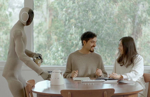 o NEO Gamma, um robô humanoide recém-lançado pela 1X Technologies, empresa norueguesa. Diferente da Cassandra, ele não quer dominar ninguém — só dar aquela força nas tarefas domésticas.