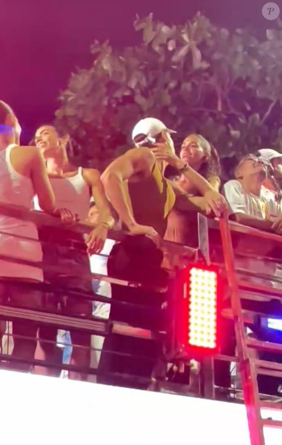 Bruna Marquezine cantou uma música romântica para Shawn Mendes