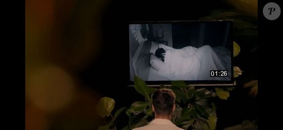 Noite difícil! O flagra mexeu com as emoções de Montoya, que não segura o choro.