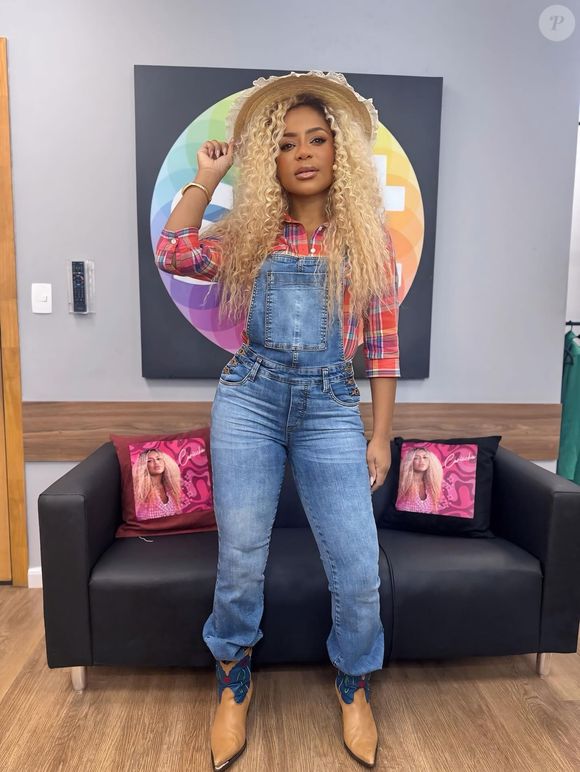 Cariúcha estreou como apresentadora do 'Fofocalizando' em 2024 após passagem marcante em 'A Fazenda'