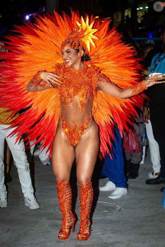 Mileide Mihaile explicou conceito de fantasia de rainha de bateria: 'É um figurino pensado principalmente para representar um capítulo cheio de sensibilidade e força'