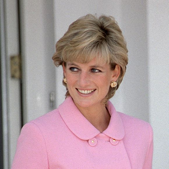 Princesa Diana morreu em um grave acidente de carro na madrugada do dia 31 de agosto de 1997