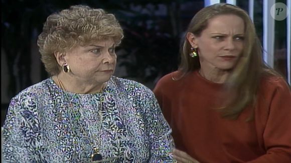 Gafe em 'A Viagem': Maroca (Yara Cortes) voltou para a sala com a filha Estela (Lucinha Lins) e seu cabelo já estava mais claro