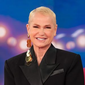 Os dois perfumes citados têm algo em comum: o frasco azul-claro, exatamente como descreveu Xuxa Meneghel