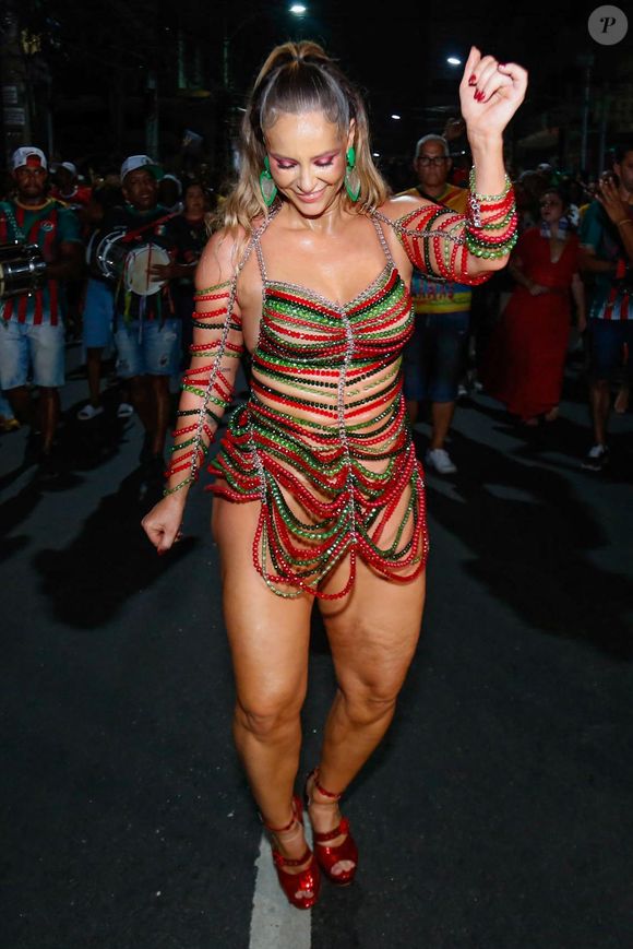 Carnaval 2025: Paolla Oliveira será rainha de bateria da Grande Rio por mais um ano