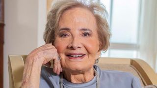 O nome verdadeiro de Gloria Menezes é bem diferente do que você viu na Globo e a origem dele está na família da atriz