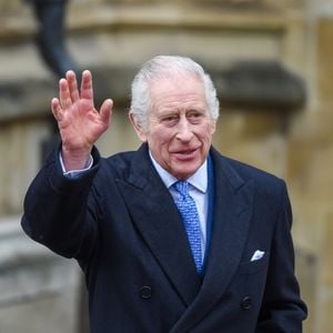 Ainda Príncipe, Charles representou sua mãe, a Rainha Elizabeth II, na despedida ao Papa João Paulo II