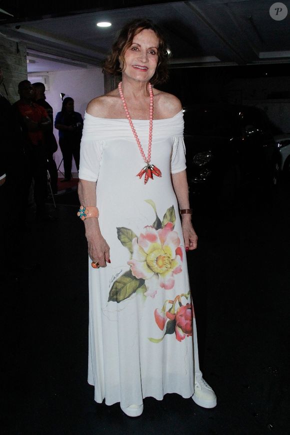 Rosamaria Murtinho aposta em vestido ombro a ombro com estampa floral para festa de lançamento da novela 'A Dona do Pedaço', na Barra da Tijuca, Rio de Janeiro, nesta segunda-feira, 20 de maio de 2019