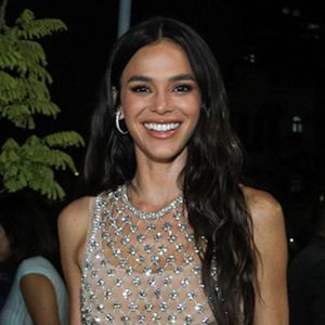 Bruna Marquezine e Danilo Mesquita aparecem juntinhos em foto inédita da festa de aniversário e aumentam rumores de affair. Veja!