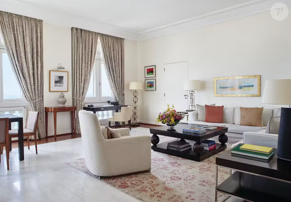 O pacote de luxo inclui mimos exclusivos para hóspedes de altíssimo padrão. Entre eles, estão champagne Möet & Chandon de boas-vindas, serviço de mordomo personalizado, happy hour diário com canapés, lavanderia cortesia e até um anfitrião dedicado para atender preferências específicas da estadia