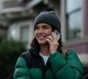 Embora seja uma comédia romântica, o filme tem como premissa uma jovem em luto e vem emocionando boa parte da audiência