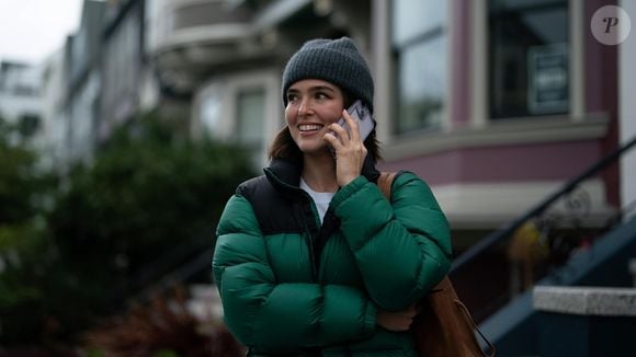 Embora seja uma comédia romântica, o filme tem como premissa uma jovem em luto e vem emocionando boa parte da audiência