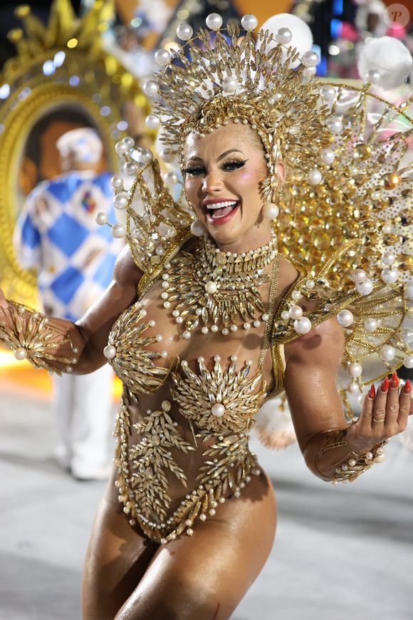 A fisiculturista Vivi Winkler foi musa da Vila Isabel