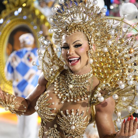 A fisiculturista Vivi Winkler foi musa da Vila Isabel