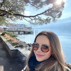 Sandy também evita tomar sol durante o dia e se reserva à manhã e fim de tarde, quando os raios UV estão menos agressivos