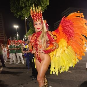 Após o Salgueiro de Viviane Araújo, a Vila Isabel de Sabrina Sato e as muitas outras escolas de samba do Grupo Especial do Rio de Janeiro, chegou a vez da Mocidade Independente de Padre Miguel atravessar a Marquês de Sapucaí .