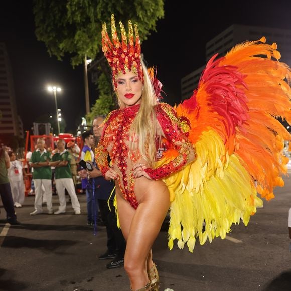 Após o Salgueiro de Viviane Araújo, a Vila Isabel de Sabrina Sato e as muitas outras escolas de samba do Grupo Especial do Rio de Janeiro, chegou a vez da Mocidade Independente de Padre Miguel atravessar a Marquês de Sapucaí .
