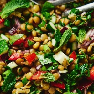 Lentilha aumenta a saciedade, evita picos de glicemia e contribui para um padrão alimentar mais equilibrado, ajudando a emagrecer