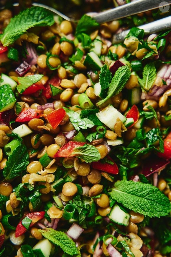 Lentilha aumenta a saciedade, evita picos de glicemia e contribui para um padrão alimentar mais equilibrado, ajudando a emagrecer