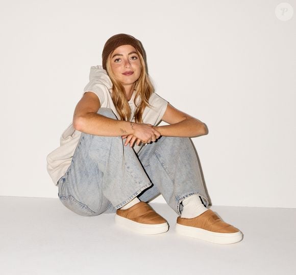 O modelo da Converse combina a praticidade do formato slip-on com elementos pensados para os dias de temperatura mais baixa, como isolamento térmico macio e forro de pele sintética.