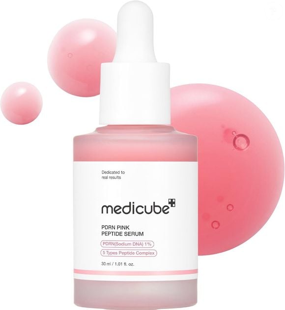 PDRN Pink Serum, da Medicube: um dos séruns de PDRN mais conhecidos da cosmética coreana, com concentração de 10.000 ppm (1%) de PDRN de salmão, além de niacinamida, colágeno e um complexo de cinco peptídeos. A fórmula foi pensada para melhorar luminosidade, elasticidade e hidratação, com textura leve que deixa a pele viçosa